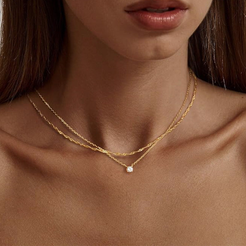 Collier doré superposé