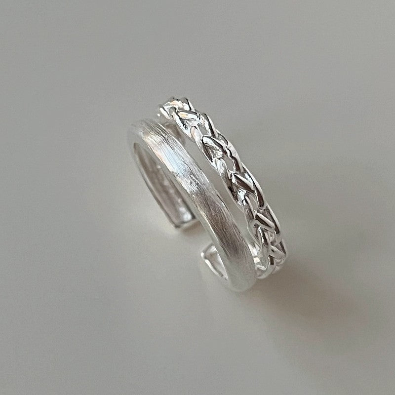 Bague ouverte en argent pour femme avec design tressé et brillant