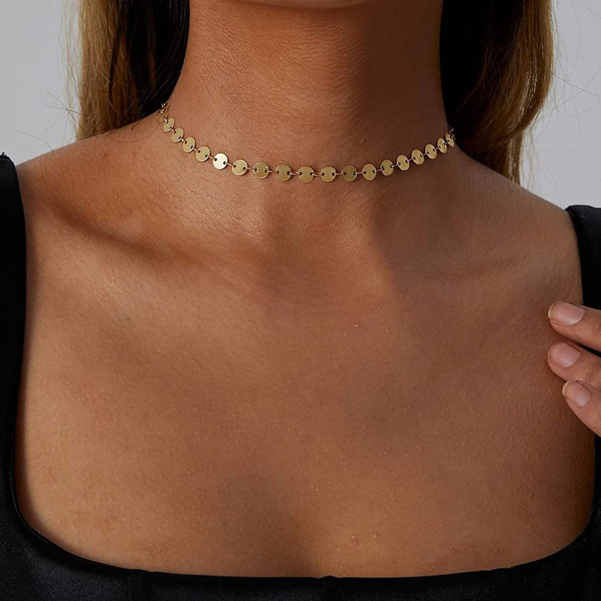 Collier ras-du-cou élégant
