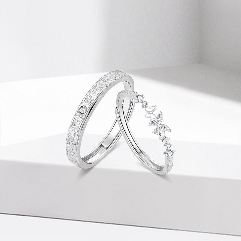 Bague élégante pour femme avec texture fine et cristal