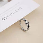 Bague ouverte pour femme avec détails délicats