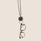 Collier statement floral orné