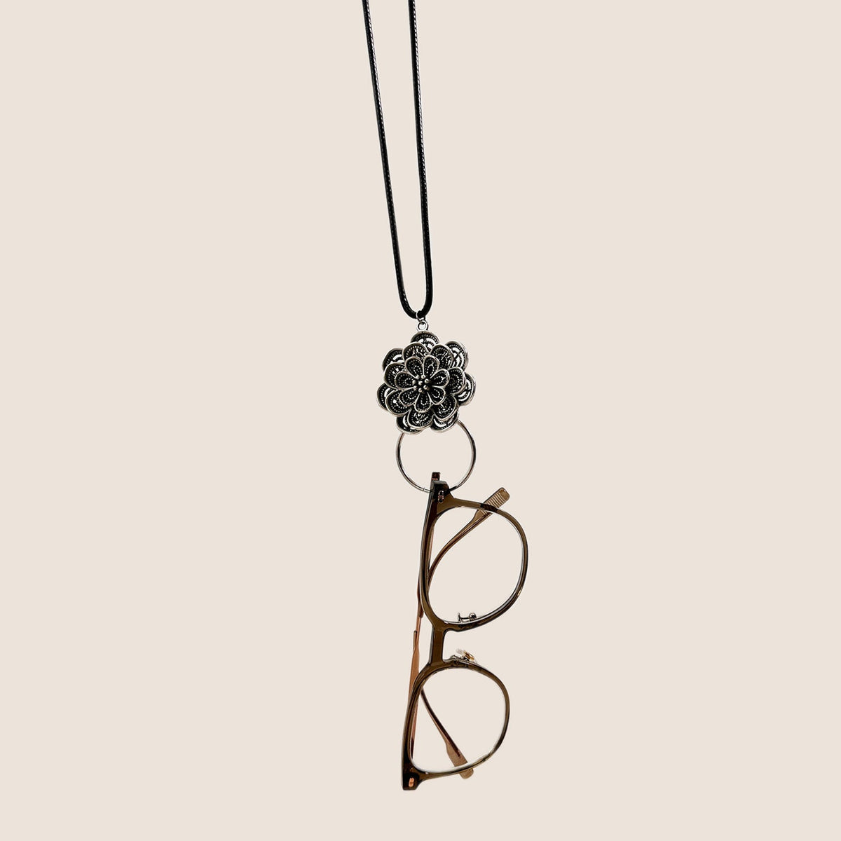 Collier statement floral orné