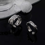 Bague ouverte pour femme au design moderne et torsadé