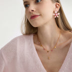 Collier pour femme avec pendentif floral et cristaux étincelants
