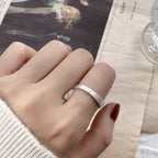 Bague ouverte pour femme au design moderne