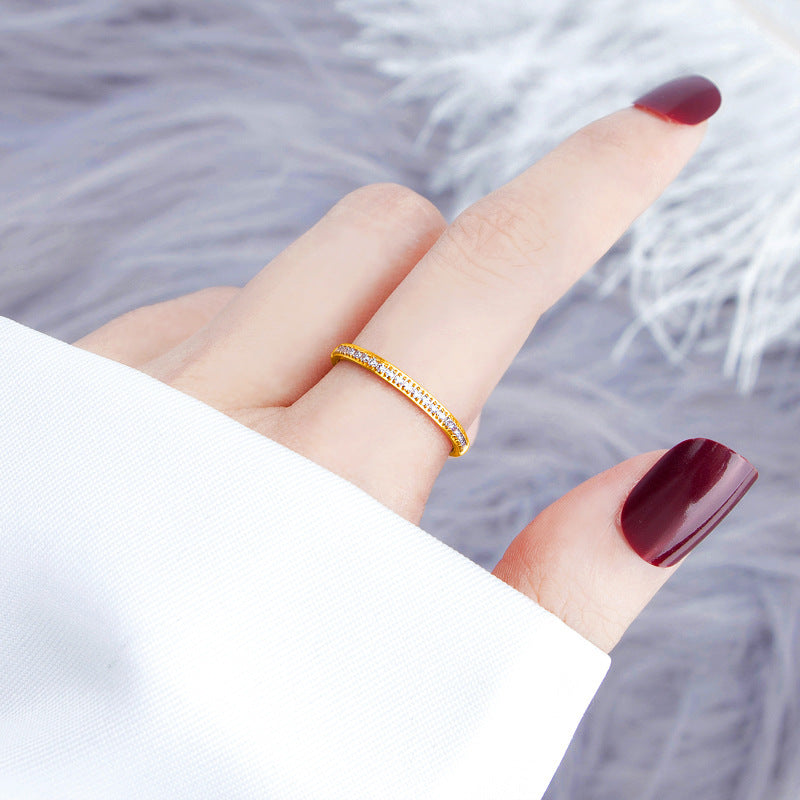 Bague délicate pour femme avec pierres de zircone