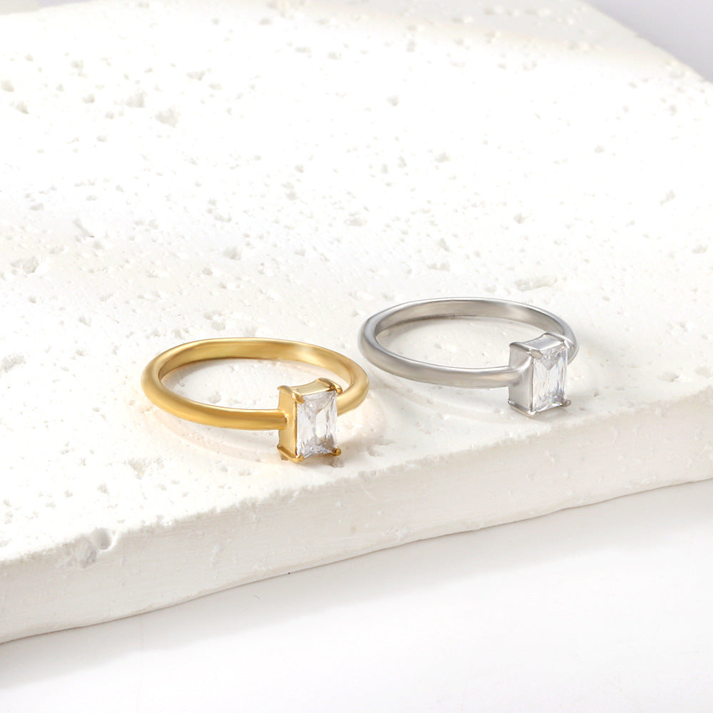 Bague élégante pour femme en acier inoxydable avec zircone