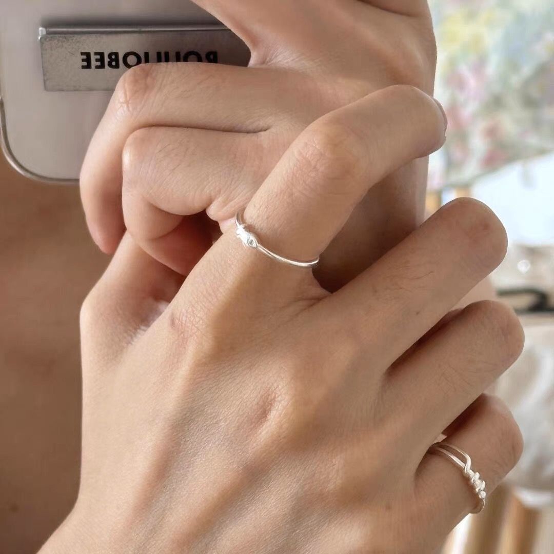 Bague fine en argent pour femme avec motif poisson