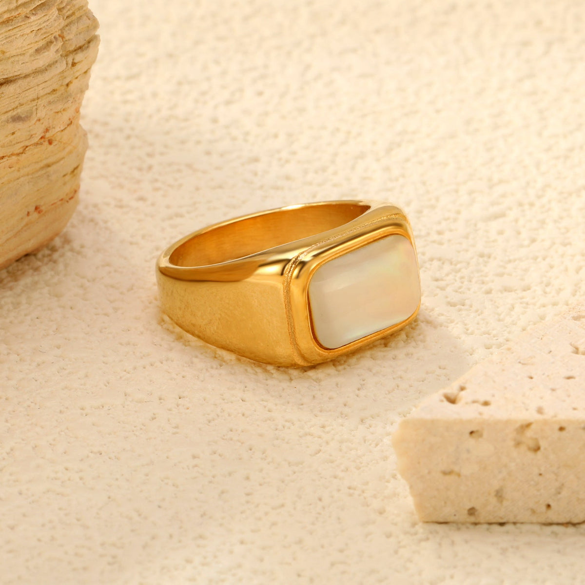 Bague pour femme avec pendentif perle carré et placage or