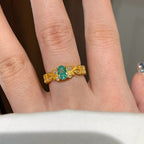 Bague élégante pour femme avec pierre ovale et détails en zircone
