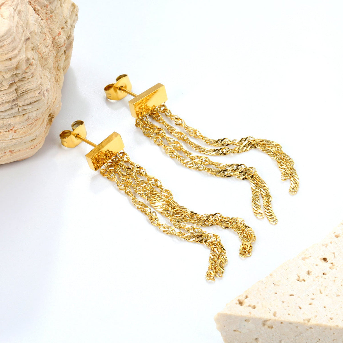 Boucles d'oreilles pendantes avec chaînes et cristal