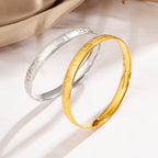 Bracelet jonc gravé doré pour femme