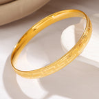 Bracelet jonc gravé doré pour femme