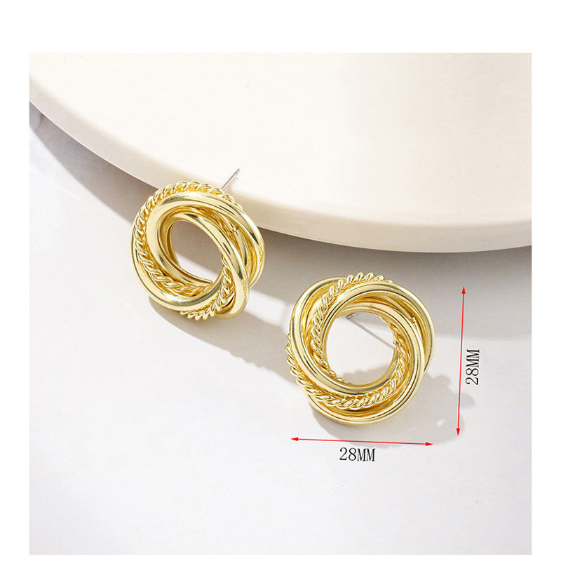 Clous d'oreilles pour femme design tressé artistique