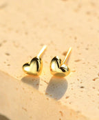 Boucles d'oreilles puces en forme de cœur dorées pour femme