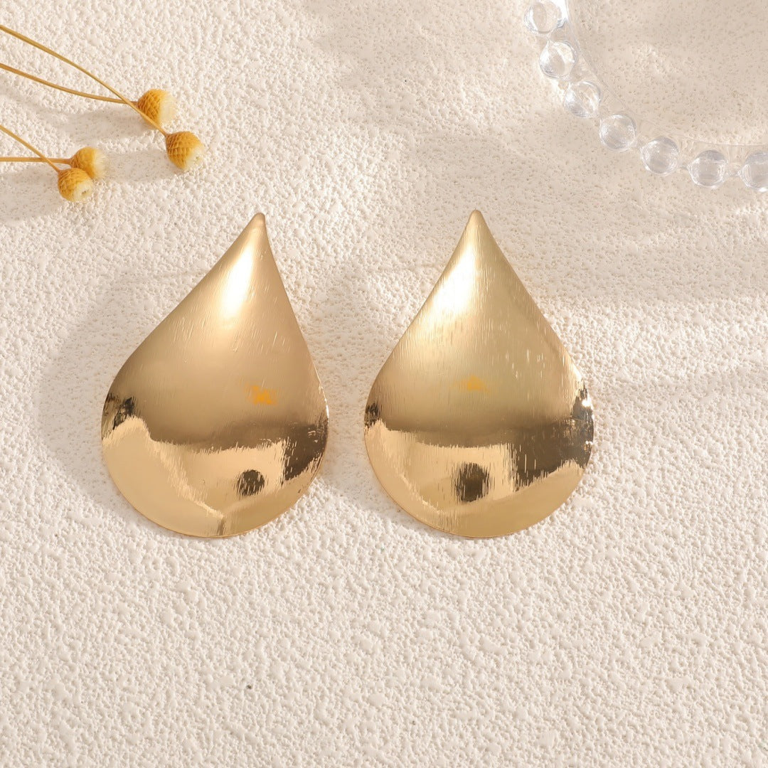 Collier pour femme avec pendentif goutte élégant