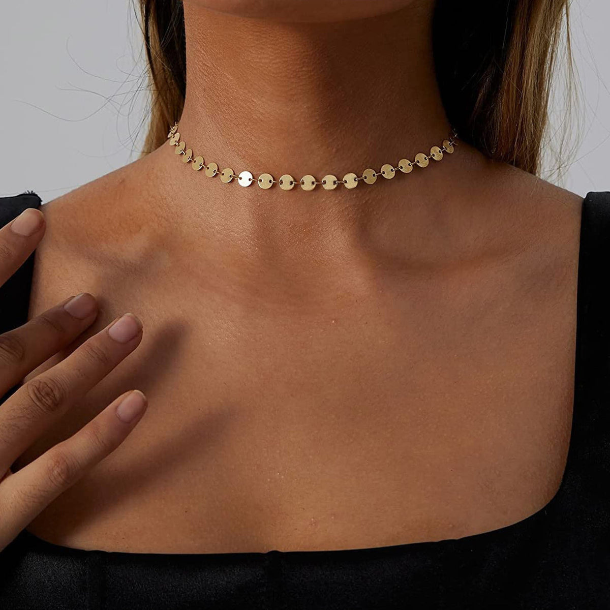 Collier ras-du-cou élégant