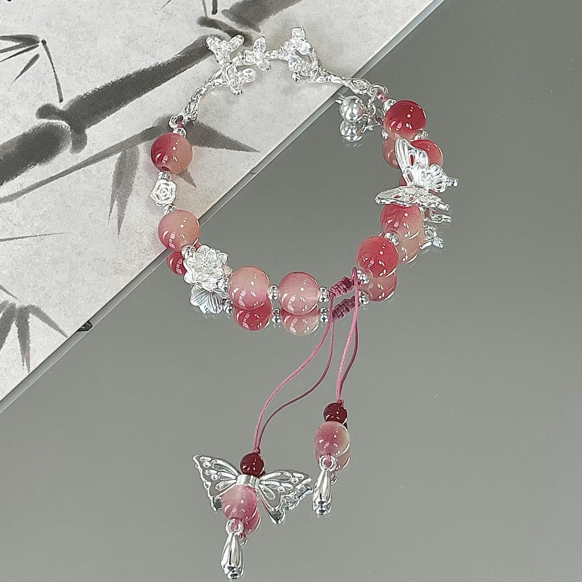 Bracelet à breloques papillon et fleurs fait main