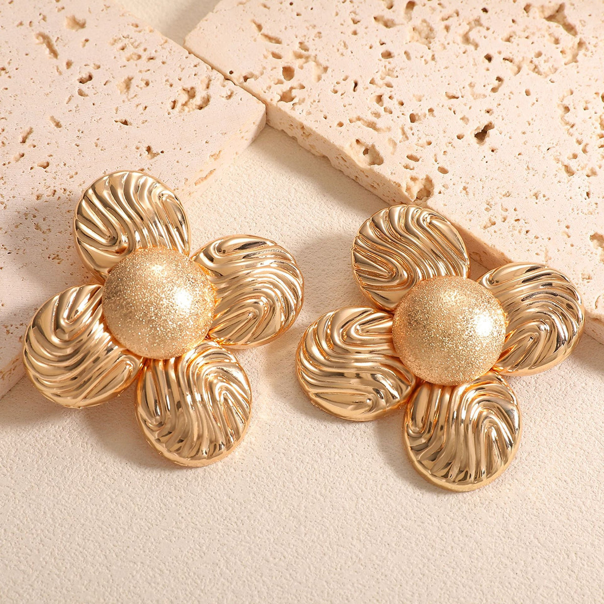 Boucles d'oreilles pour femme au design floral artistique