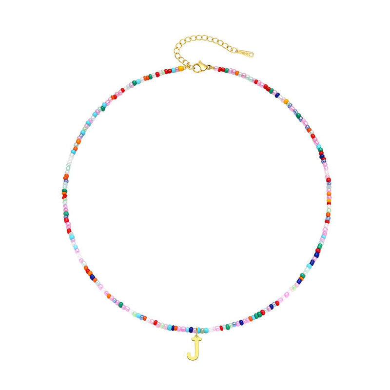 Collier pour femme avec perles colorées et pendentif personnalisé