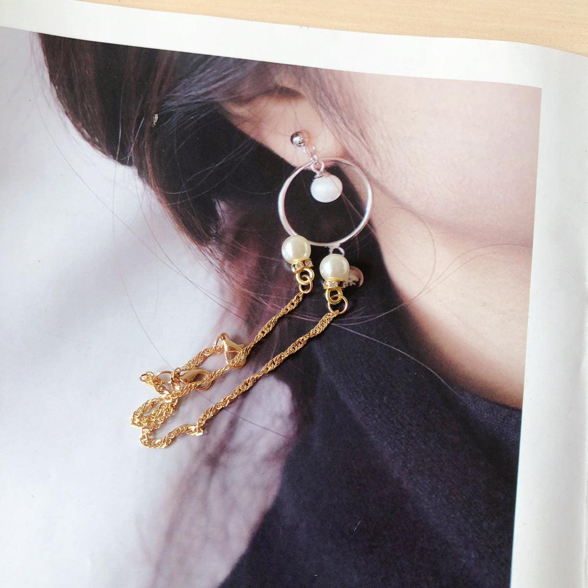 Boucles d'oreilles pendantes élégantes avec perles