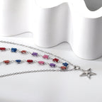 Collier pour femme avec pendentifs étoiles et finition dorée