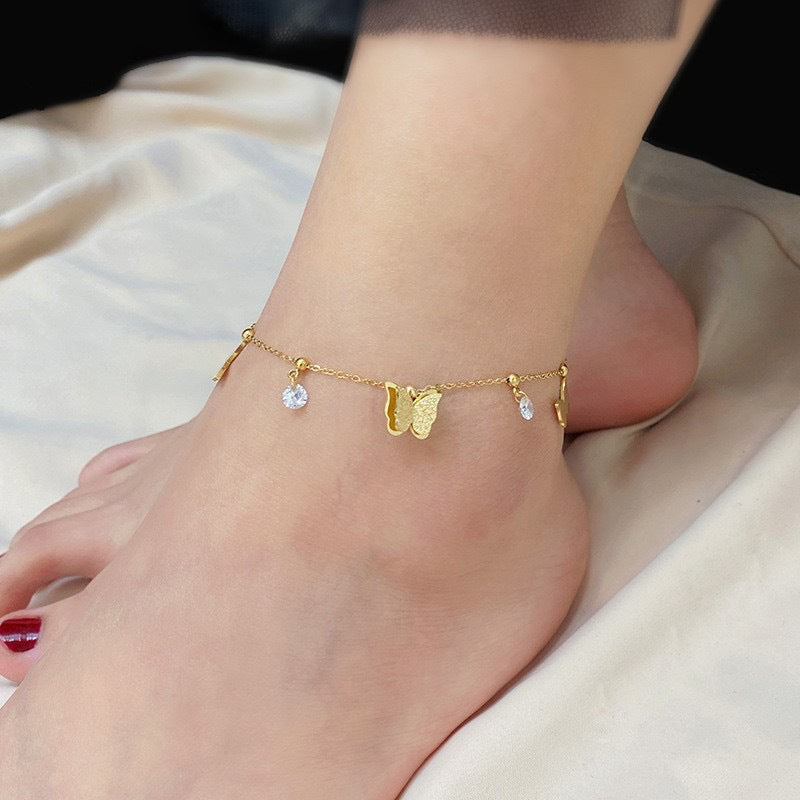 Collier délicat avec pendentif papillon pour femme