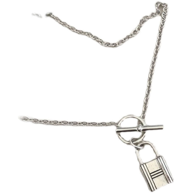 Collier pour femme avec pendentif cadenas unique
