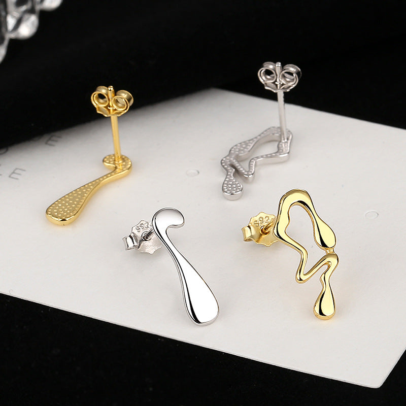 Boucles d'oreilles pour femme au design fluide créatif