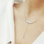 Collier pour femme avec design ailes d'ange et zircons étincelants