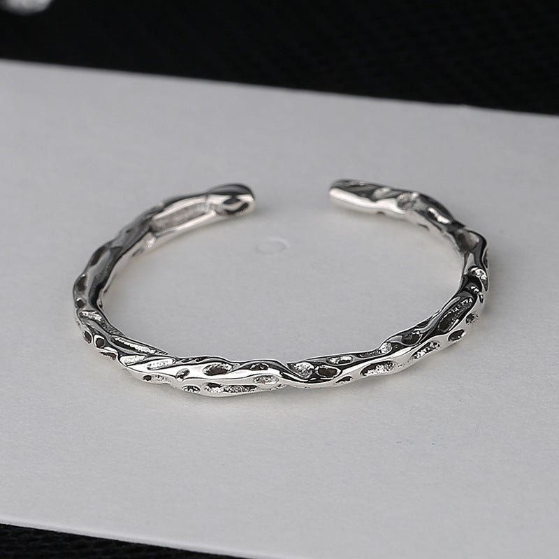 Bracelet rigide pour femme au design organique