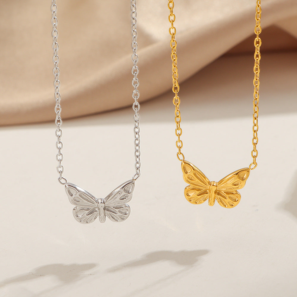 Collier délicat avec pendentif papillon pour femme