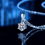 Collier pour femme avec pendentif en zircon étincelant et chaîne fine