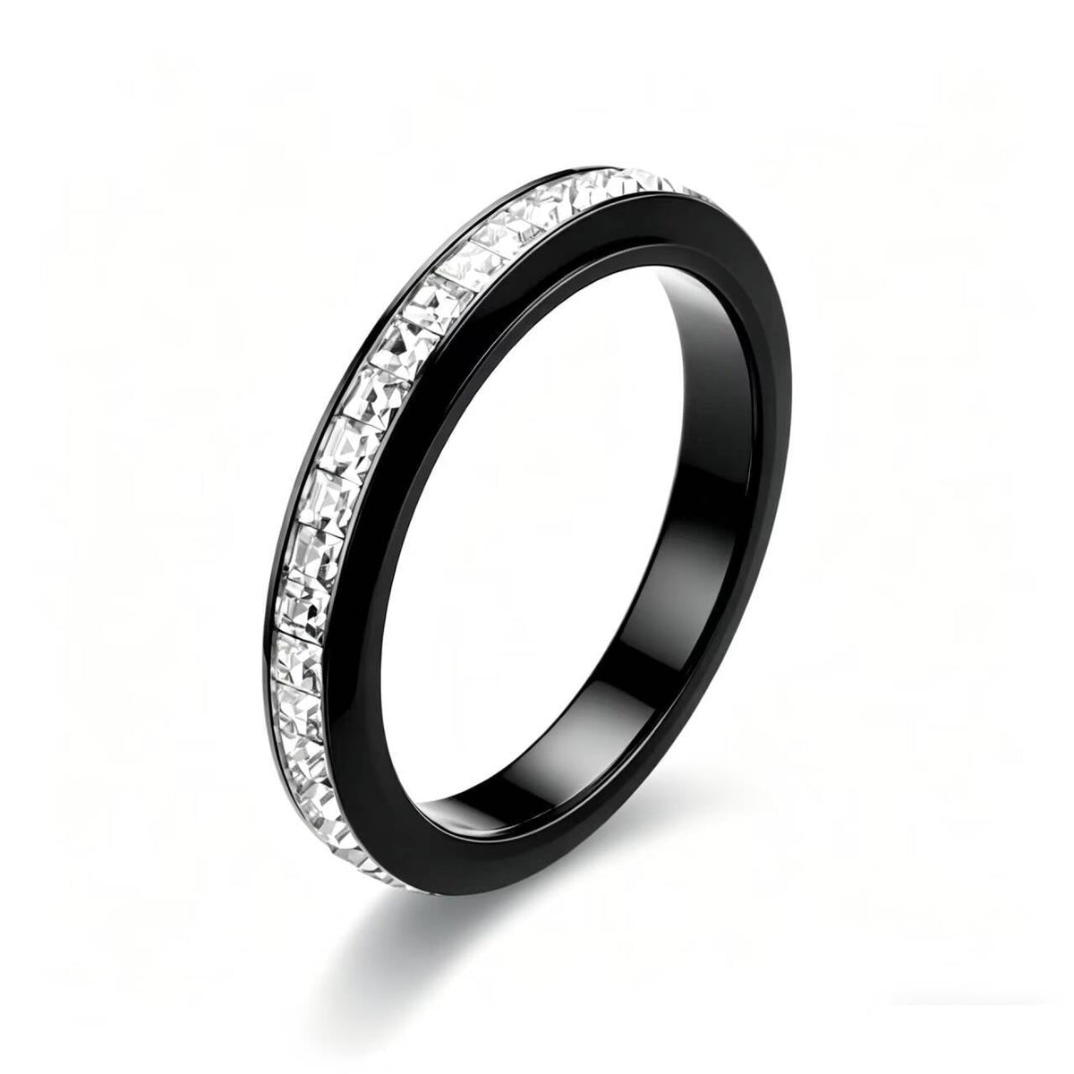 Bague pour homme avec cristaux et surface noire élégante