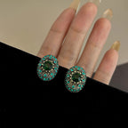 Boucles d'oreilles puces étincelantes aux détails complexes