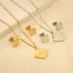 Collier moderne pour femme avec pendentif géométrique