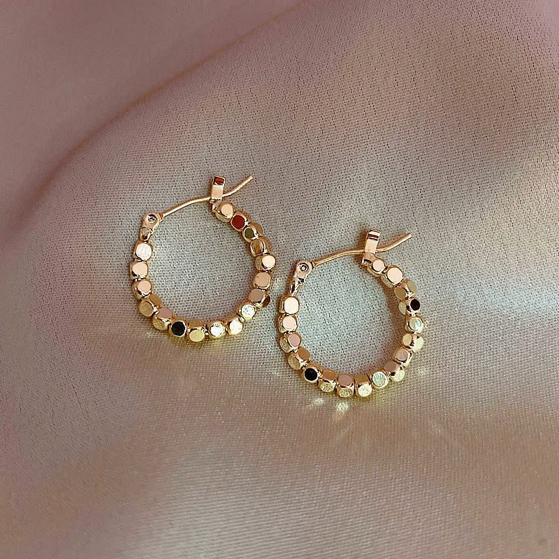 Boucles d'oreilles créoles élégantes avec cristaux étincelants