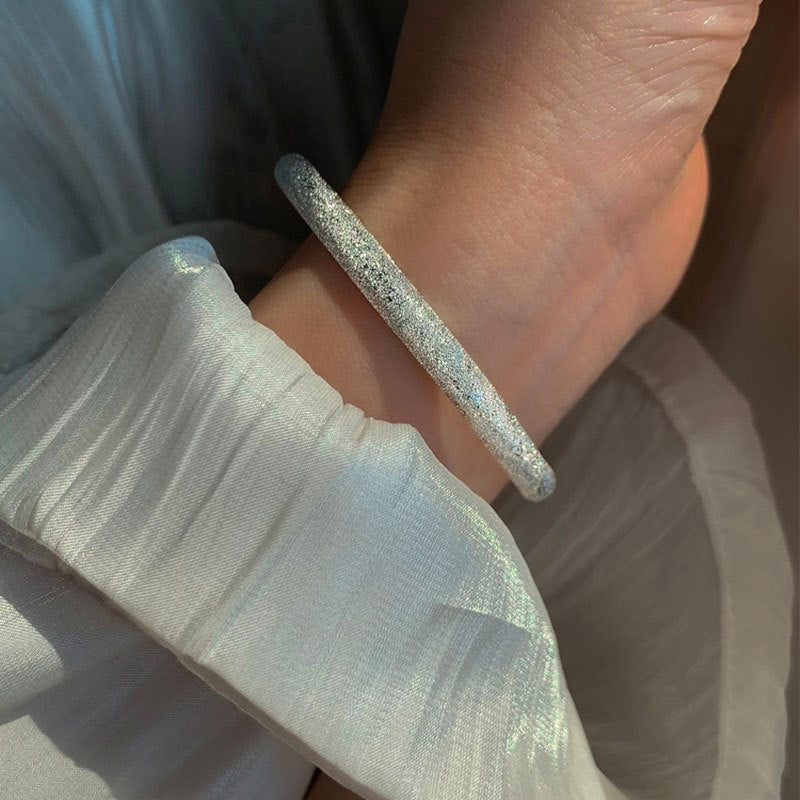 Bracelet pour femme au design texturé élégant