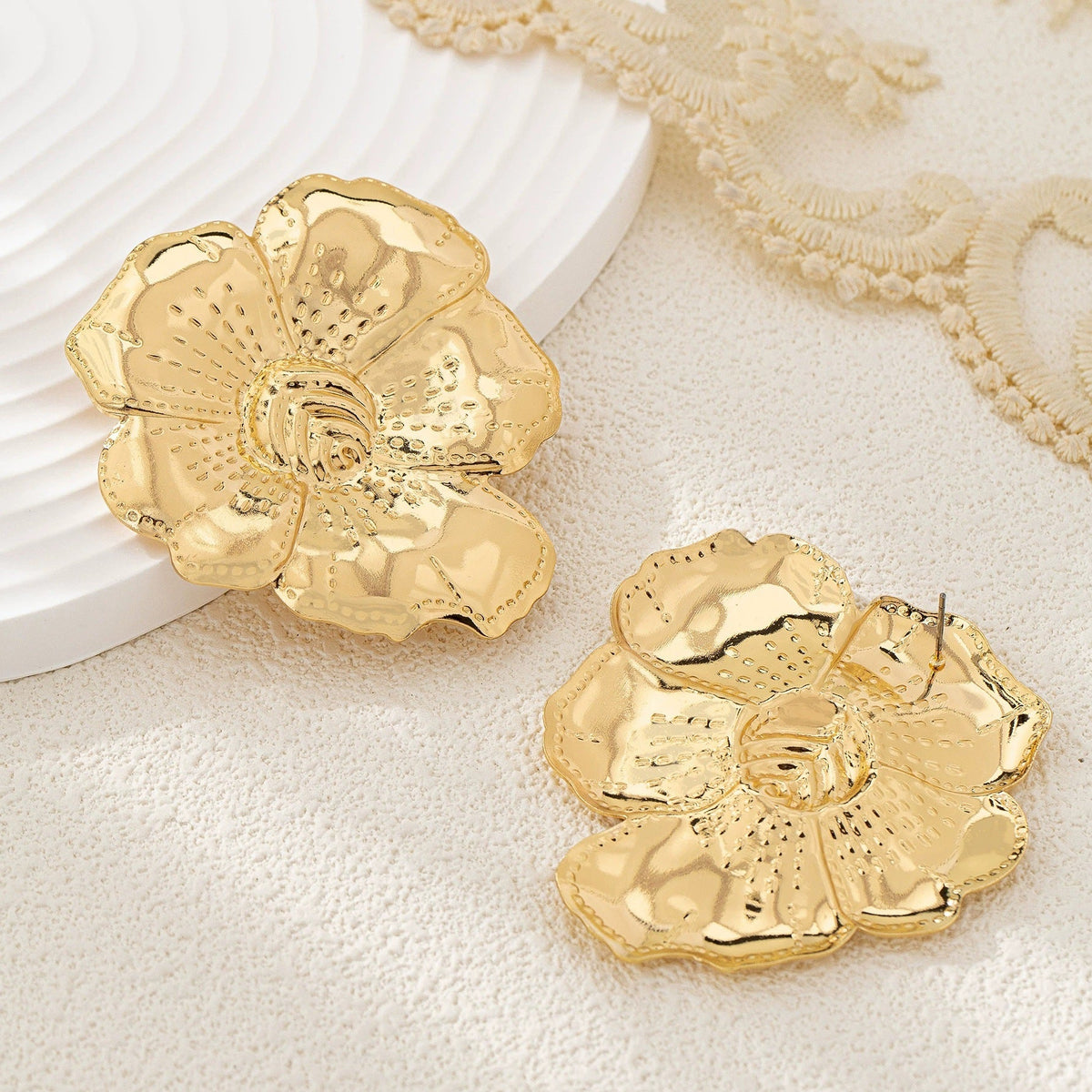 Boucles d'oreilles fleurs pour femme finition dorée