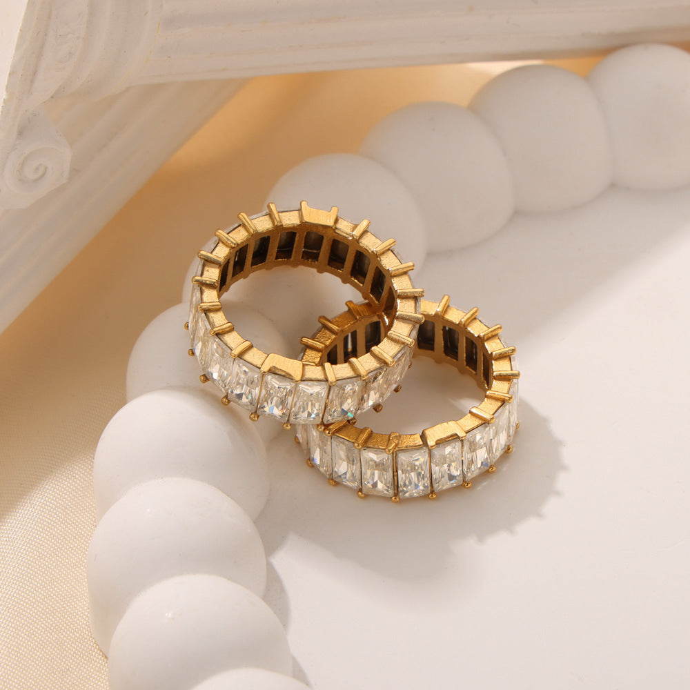 Bague pour femme avec zircones rectangulaires étincelantes