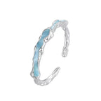 Bracelet femme au design incurvé moderne