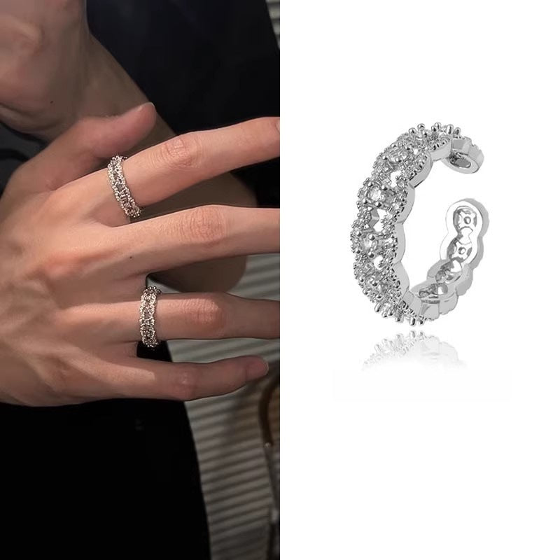 Bague élégante pour femme avec détails en zircone étincelants
