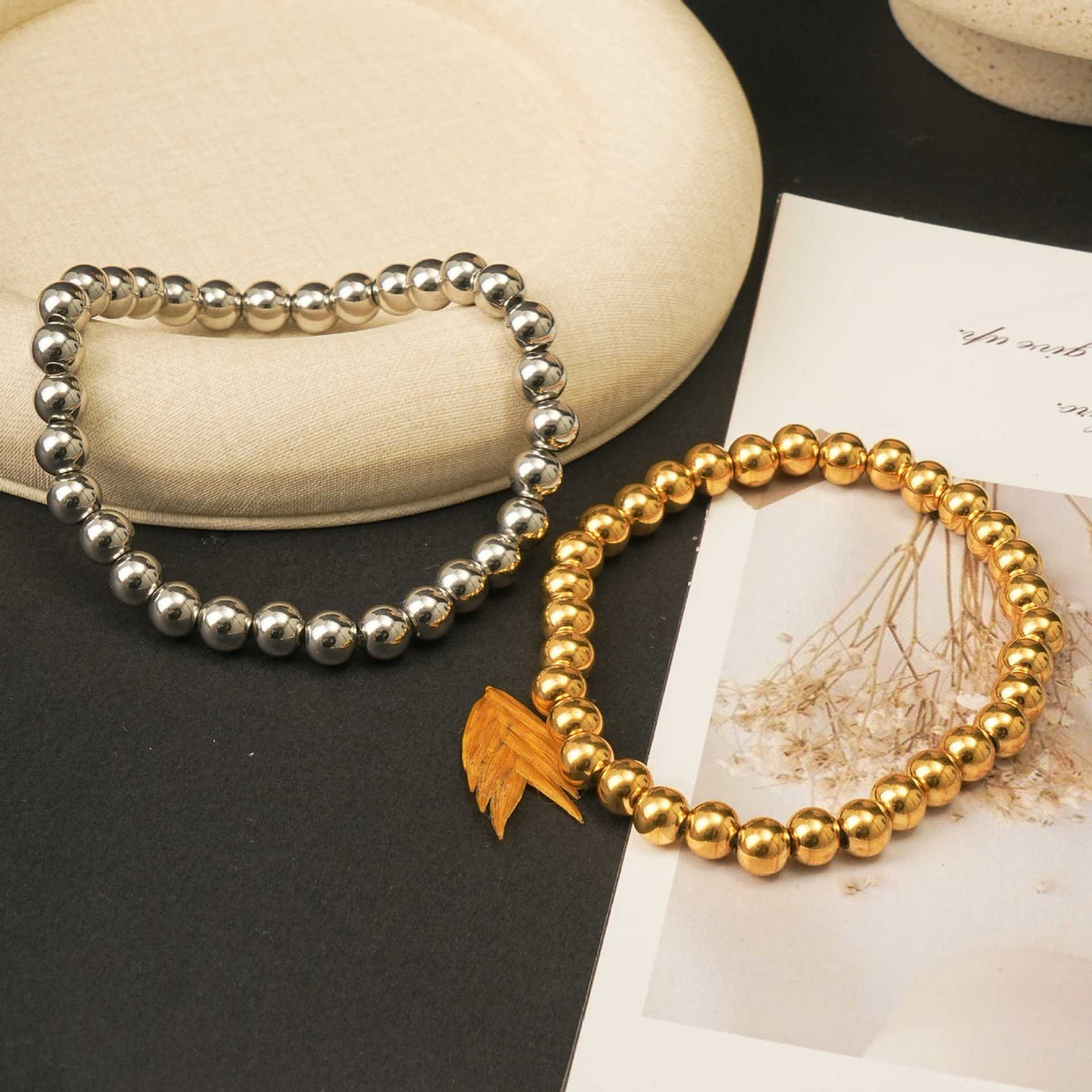 Ensemble de bracelets élégants dorés à perles pour femme