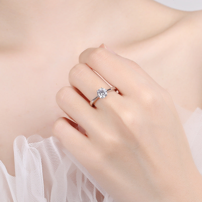 Bague pour femme avec zircon étincelant et design incurvé moderne