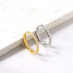 Bague pour femme avec zircones et finition dorée