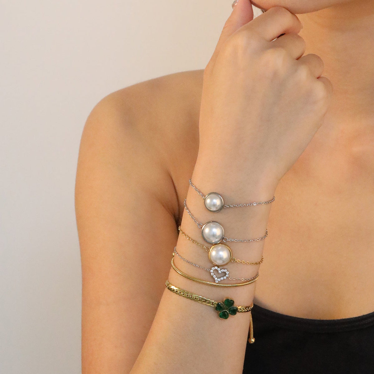 Bracelet pour femme avec perle et structure à maillons élégante
