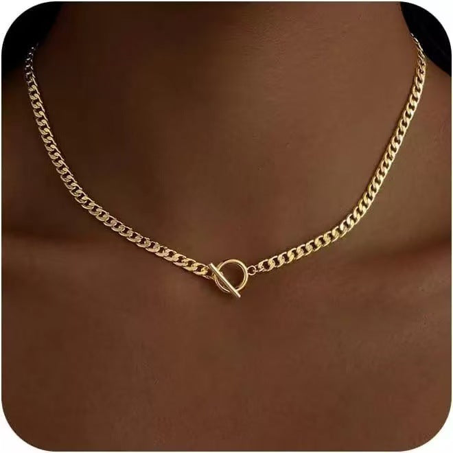 Collier pour femme à maillons robustes avec pendentif cœur