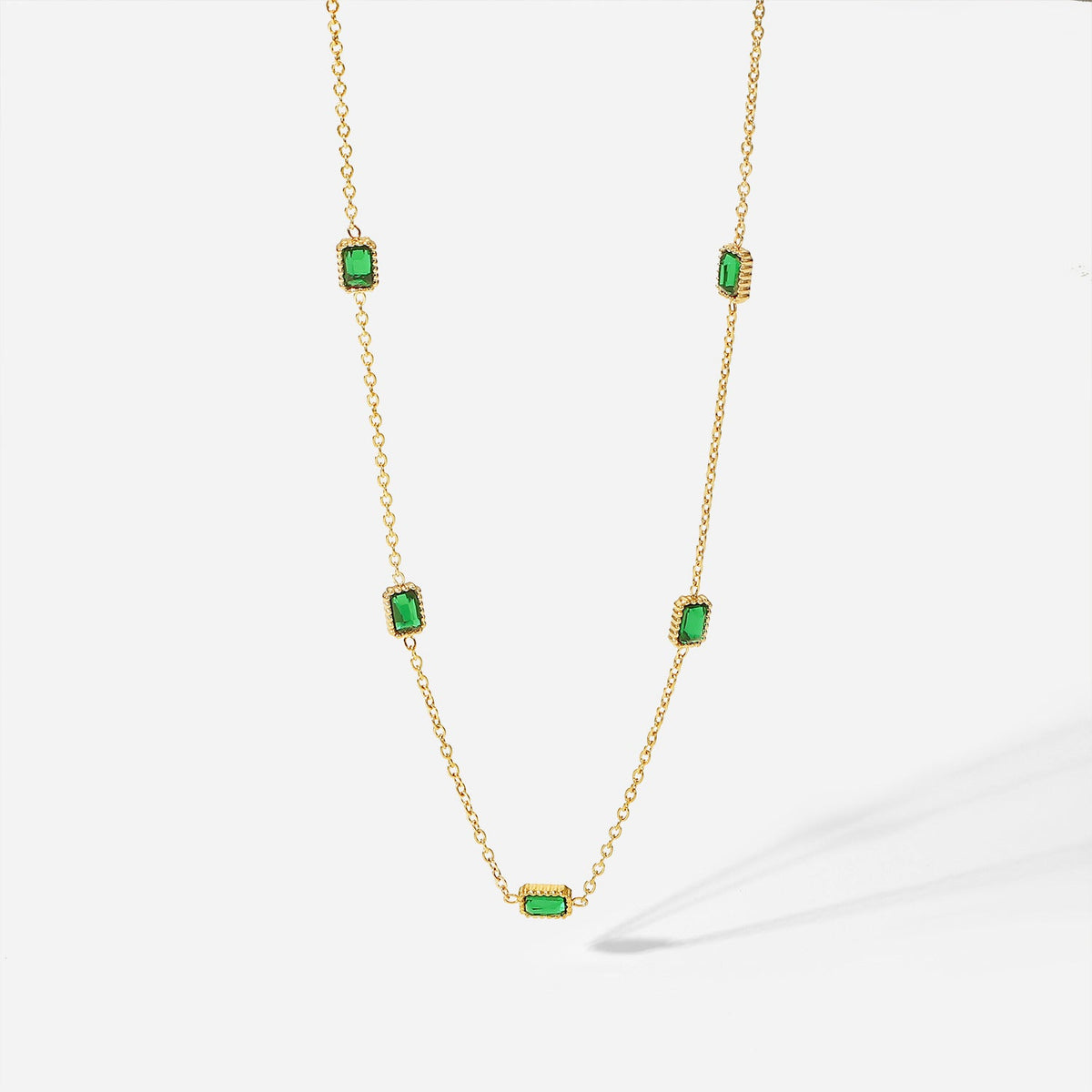 Collier pour femme avec design en pierre verte élégant et fine dorure