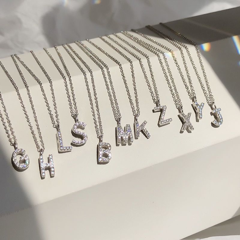 Collier pendentif initiale A pavé de zircone cubique